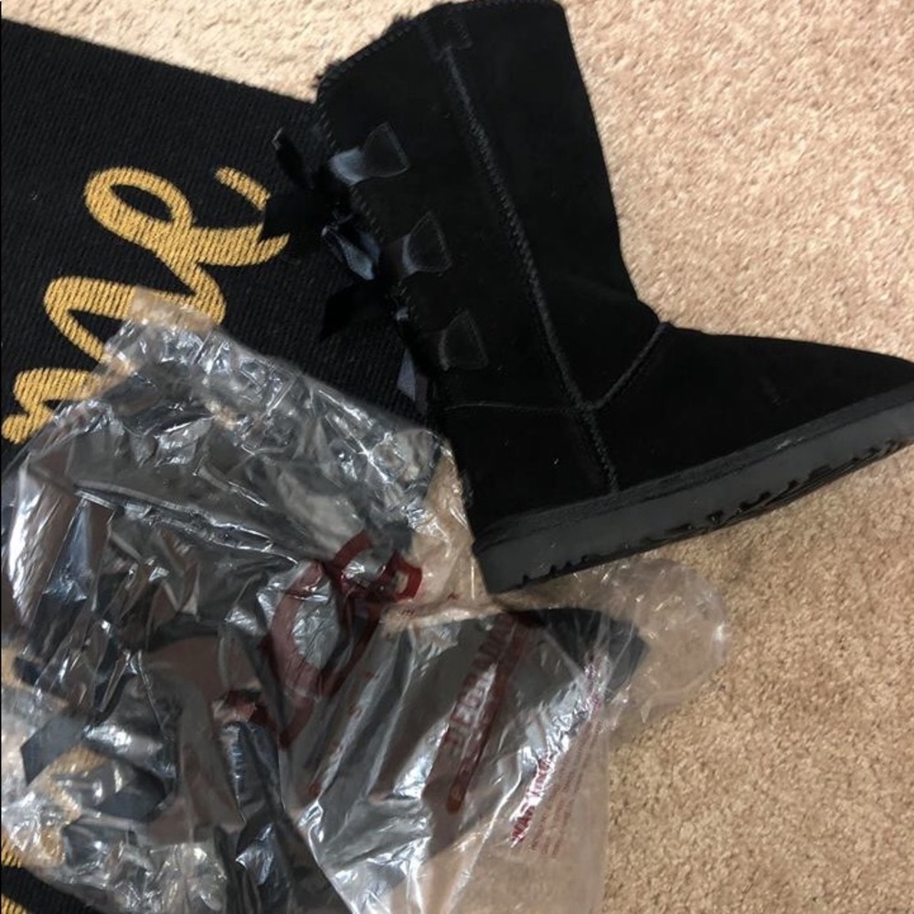 Ugg’s bow boots